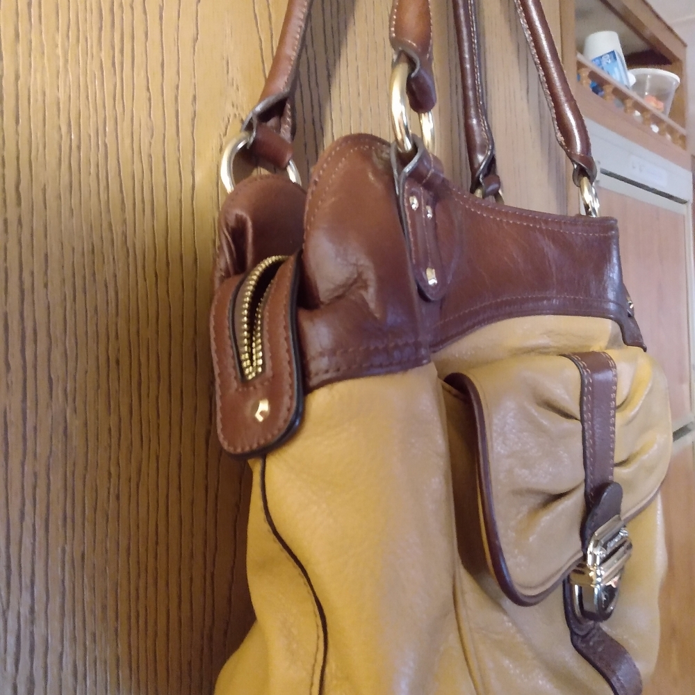 Designer Hand-Bag - Picture 2 of 4